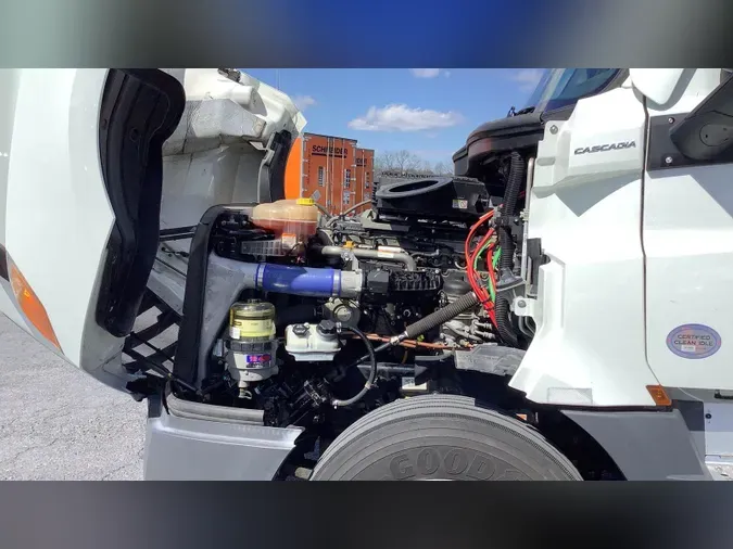 2021 Freightliner Cascadia 126