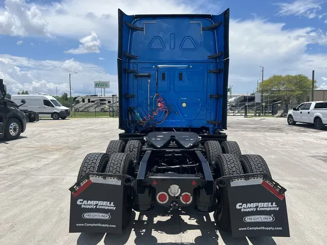 2019 Freightliner Cascadia 126