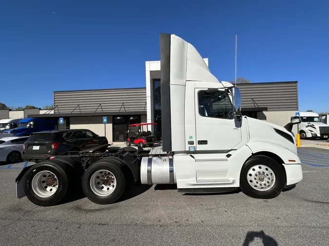 2018 Volvo VNL64T300