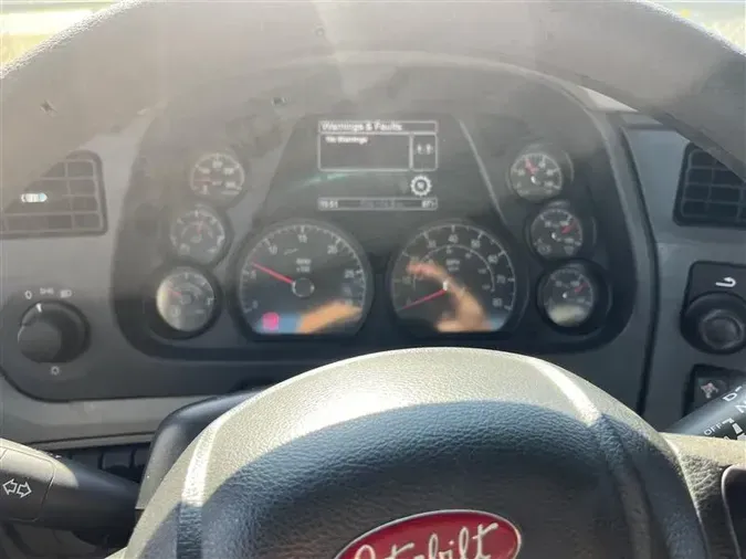 2019 PETERBILT 579