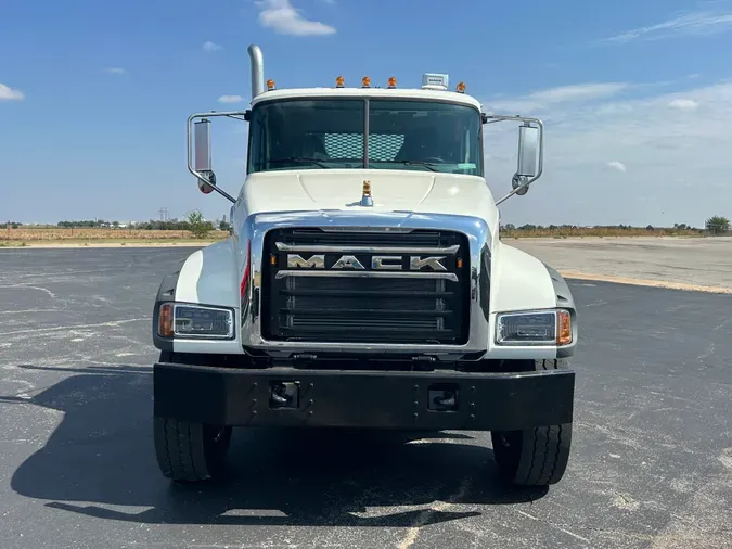 2025 MACK GR64FT