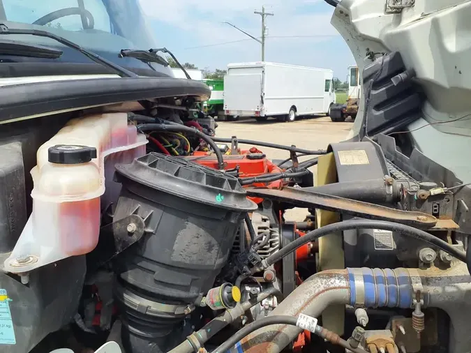2017 FREIGHTLINER M2 106