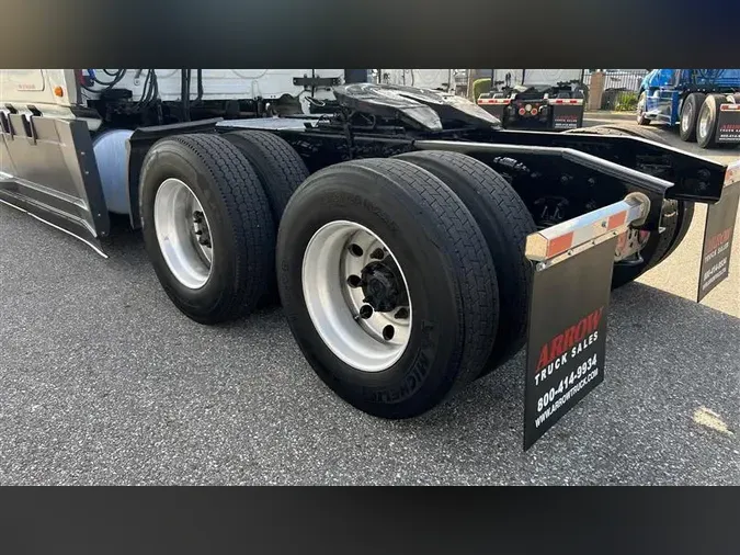 2021 FREIGHTLINER CA126