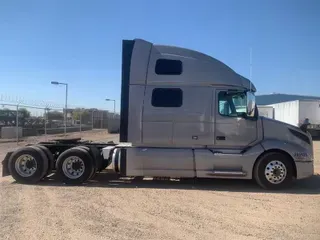 2020 VOLVO VNL860