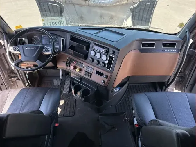 2023 FREIGHTLINER CA126
