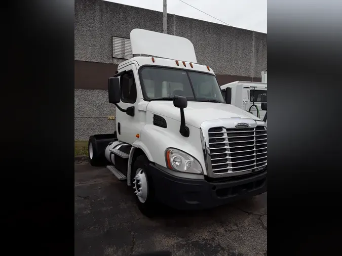 2015 FREIGHTLINER/MERCEDES CASCADIA 113