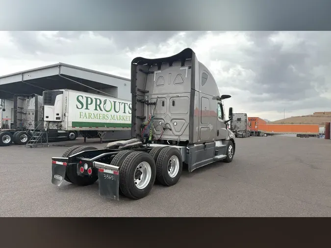 2025 Freightliner Cascadia 126
