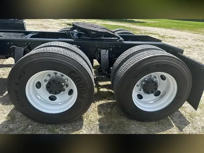 2022 FREIGHTLINER CA126