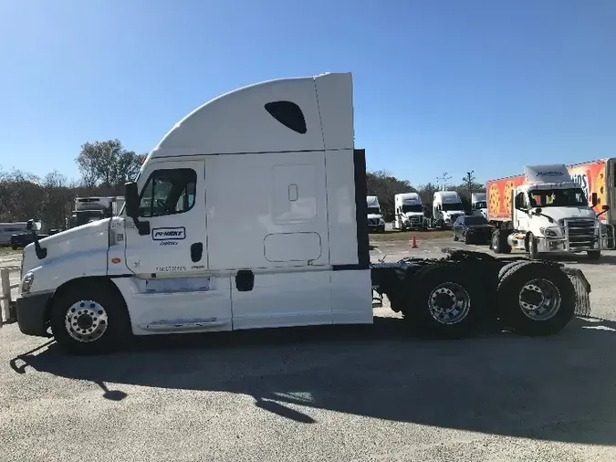 2019 Freightliner X12564ST