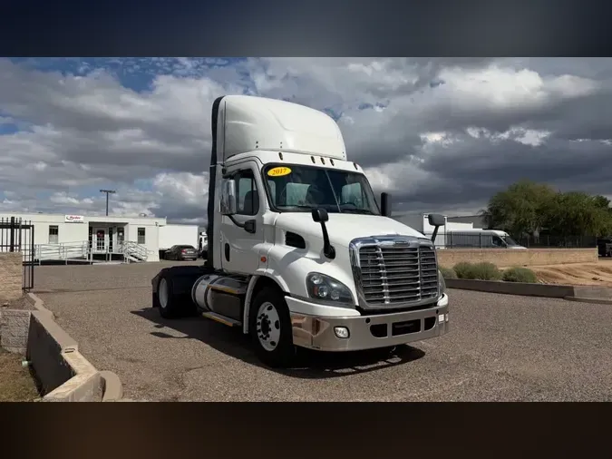 2017 FREIGHTLINER/MERCEDES CASCADIA 113