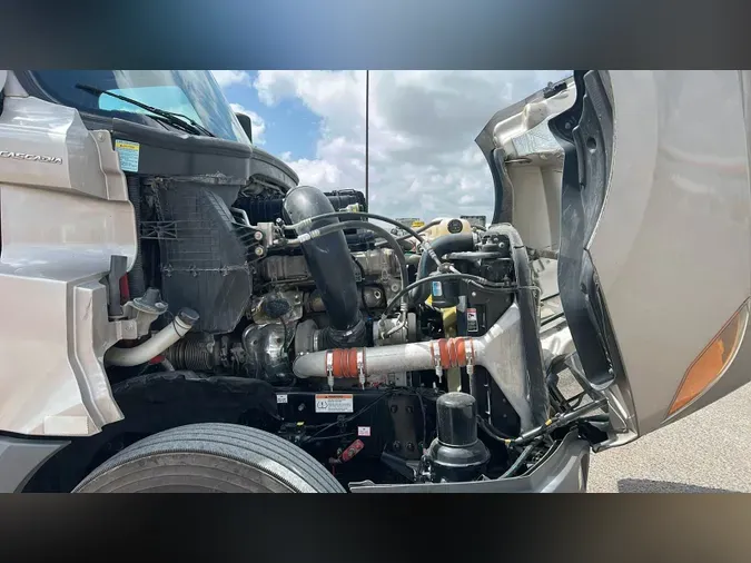 2023 Freightliner Cascadia 126