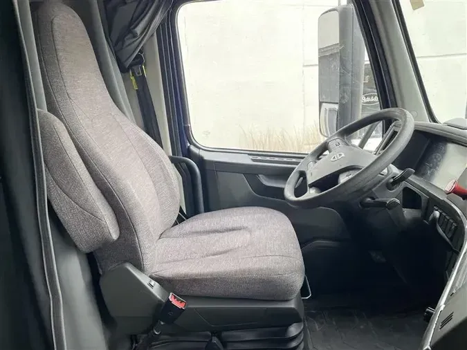 2021 VOLVO VNL760