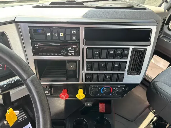 2021 MACK Anthem AN64T