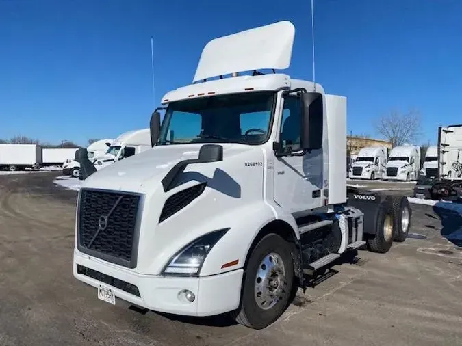 2021 Volvo VNL64T300