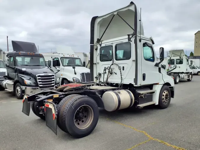 2019 FREIGHTLINER NEW CASCADIA 126