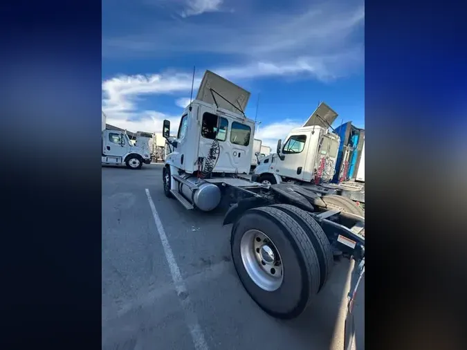 2018 FREIGHTLINER/MERCEDES CASCADIA 113