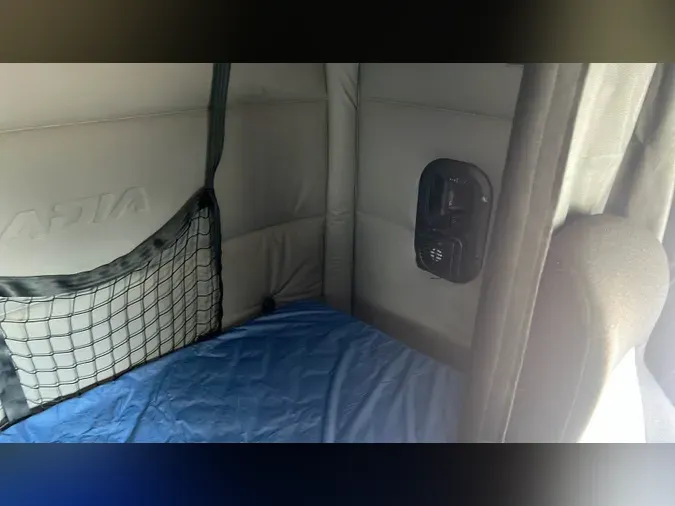 2020 Freightliner Cascadia 126