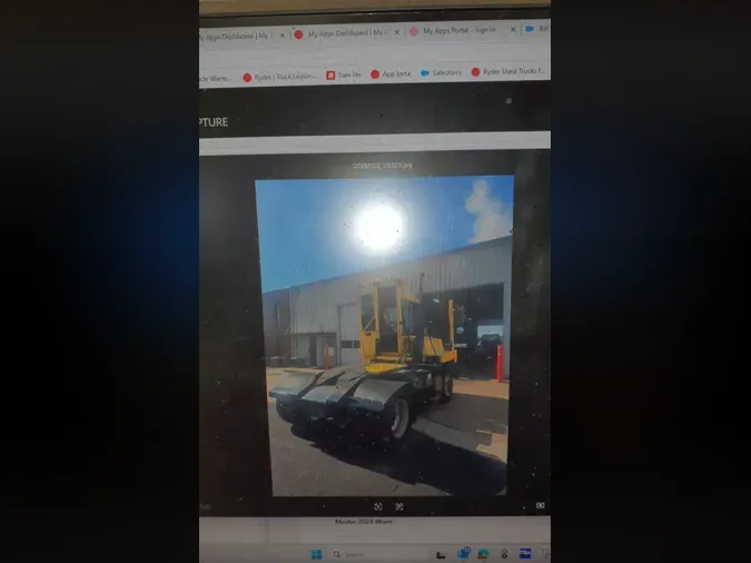 2021 AUTOCAR YARD TRACTOR