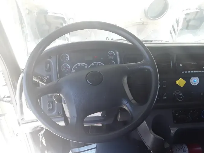 2015 FREIGHTLINER M2 106