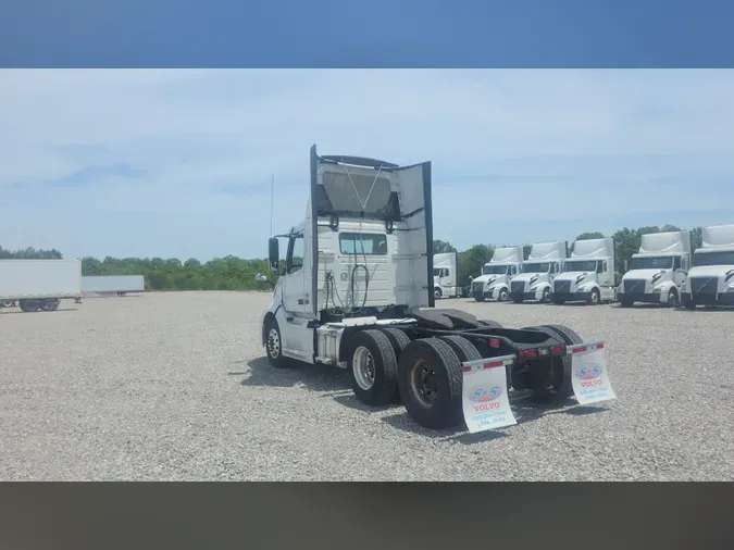 2020 Volvo VNL300