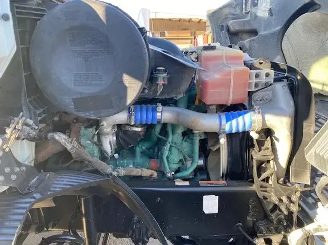 2021 Volvo VNR64T300