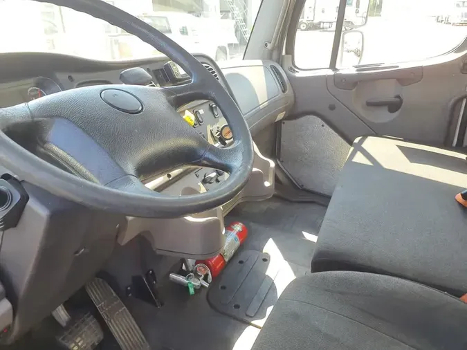 2018 FREIGHTLINER M2 106