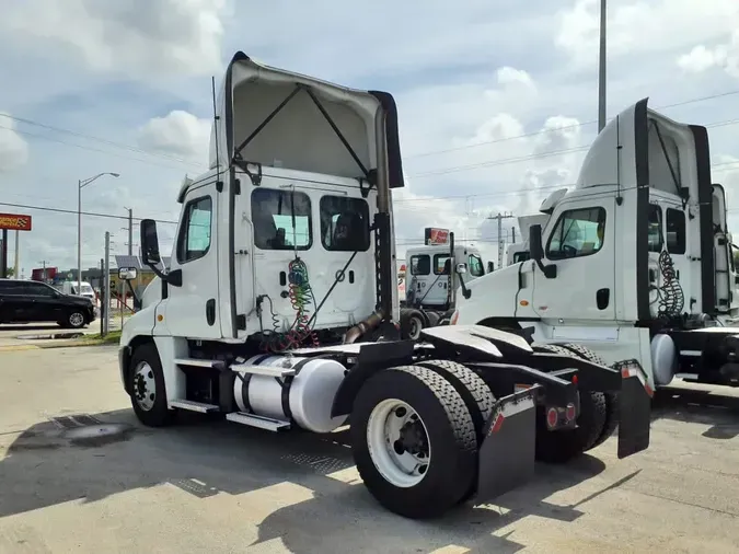 2019 FREIGHTLINER/MERCEDES CASCADIA 125
