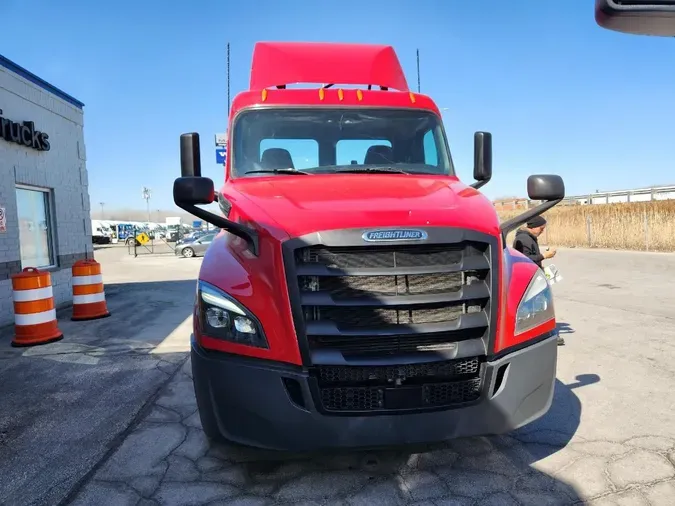 2020 FREIGHTLINER Cascadia 126