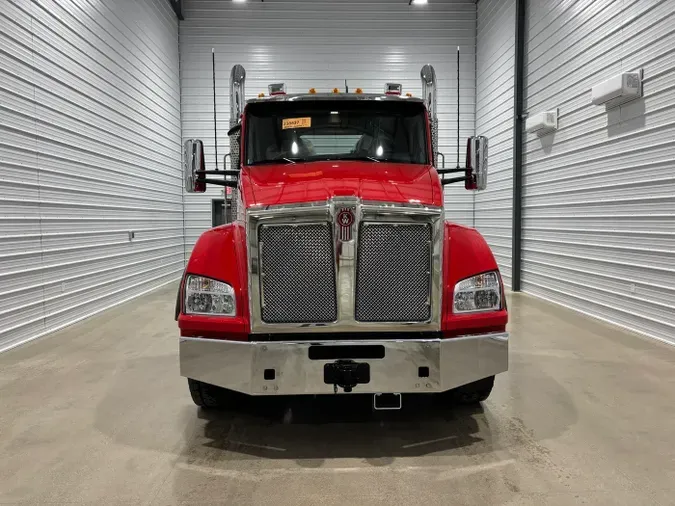 2027 Kenworth T880