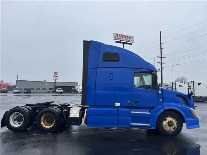 2013 VOLVO VNL670