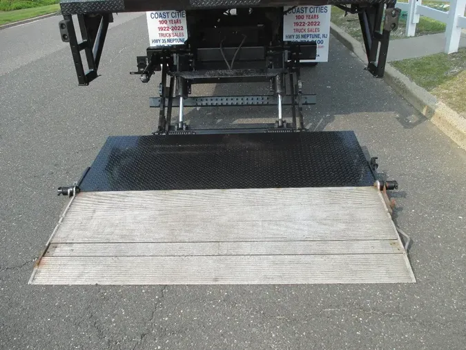 2018 INTERNATIONAL 4300