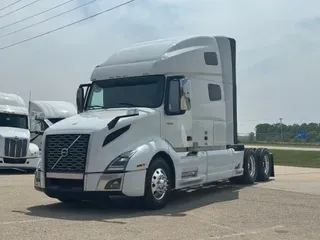 2023 VOLVO VNL64T760