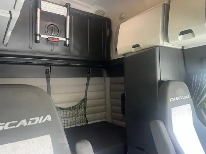 2021 Freightliner Cascadia