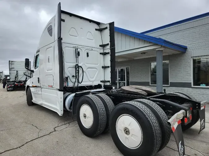 2023 FREIGHTLINER Cascadia 126