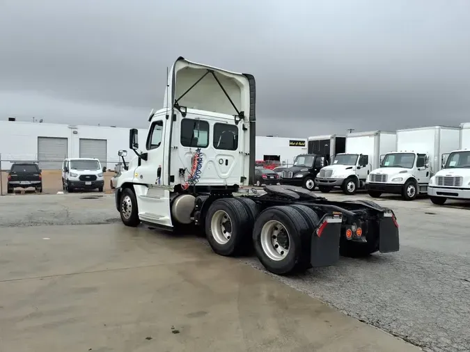 2019 FREIGHTLINER/MERCEDES CASCADIA 125255fa1e3e14bafce157051312cce91b8