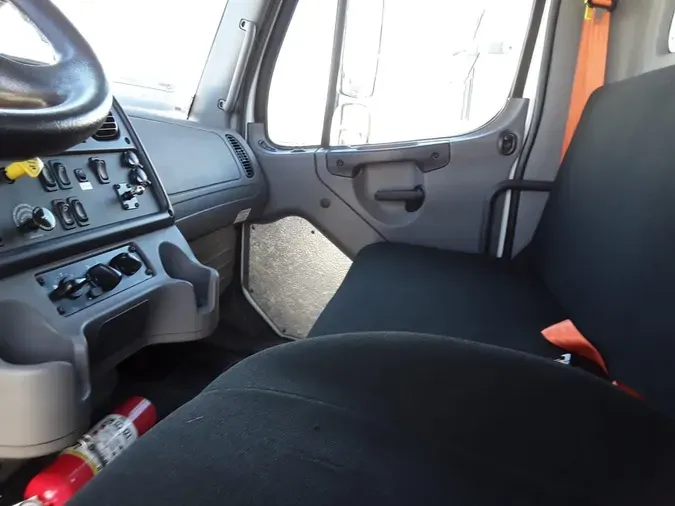 2022 FREIGHTLINER/MERCEDES M2 106