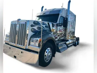 2023 Kenworth W990