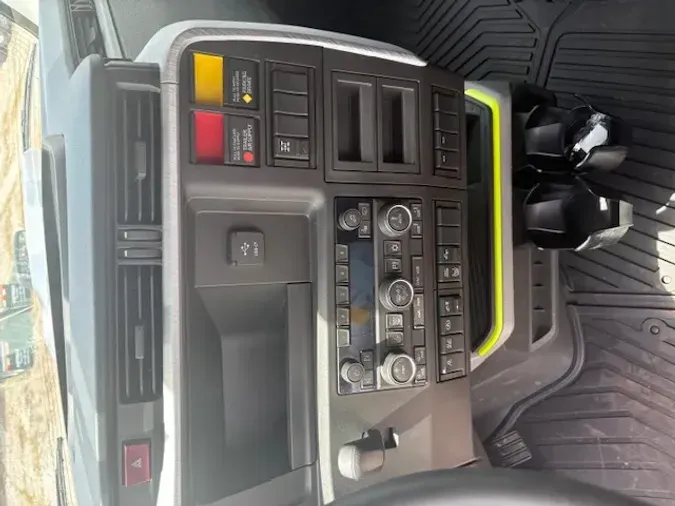 2026 VOLVO TRUCK VNL64TV04