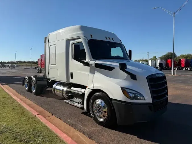 2020 FREIGHTLINER CA126