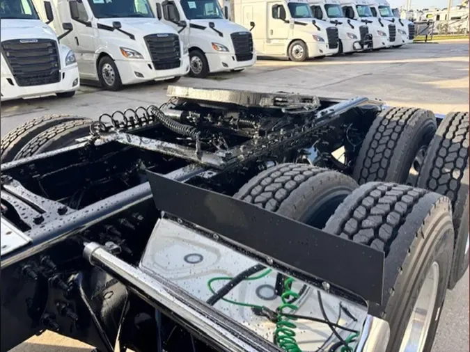 2023 Freightliner Cascadia 126