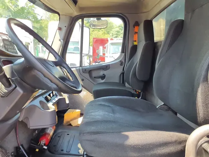 2017 FREIGHTLINER M2 106