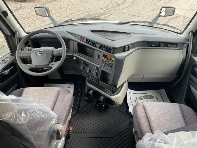 2026 VOLVO VNL64T860