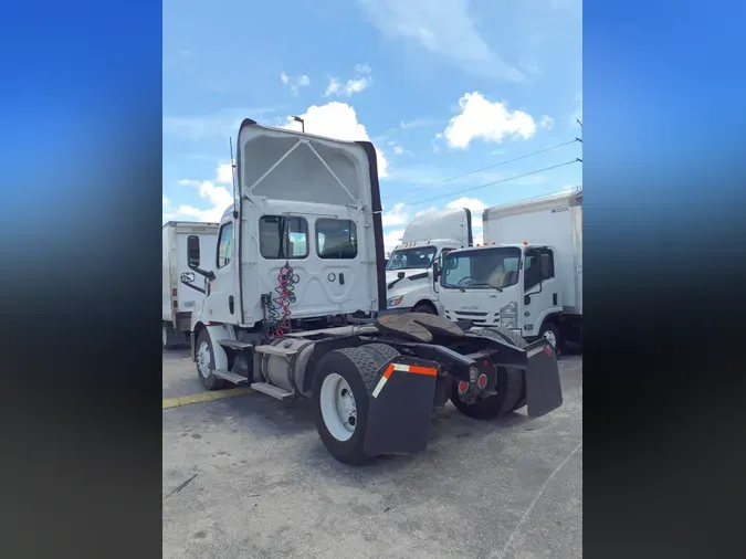 2020 FREIGHTLINER NEW CASCADIA 116