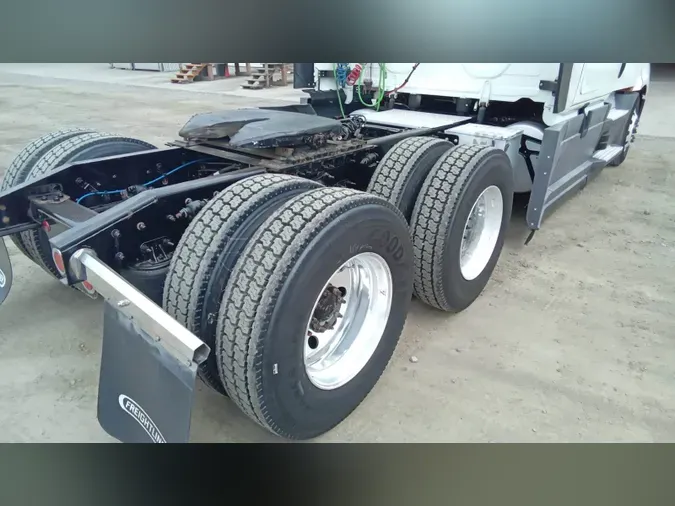 2023 Freightliner Cascadia 126