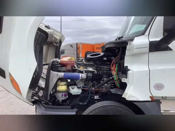 2020 Freightliner Cascadia 126