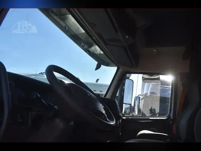 2016 VOLVO VNL64T780