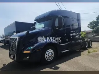 2019 VOLVO VNL64T740