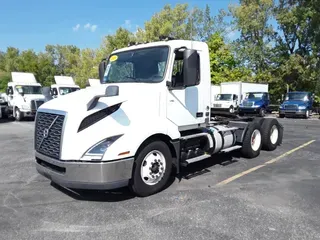 2019 VOLVO VNL64T-300
