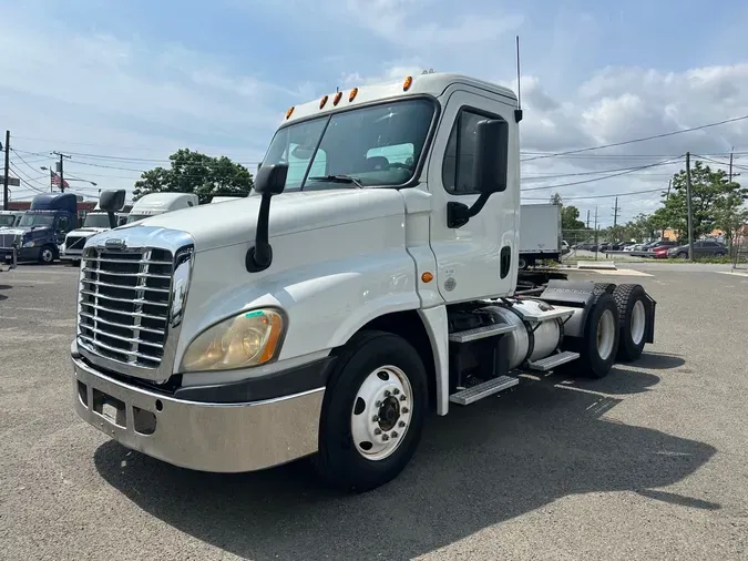 2015 FREIGHTLINER/MERCEDES CASCADIA 1252577e12f5e0605bd6d4c2673345d33e3