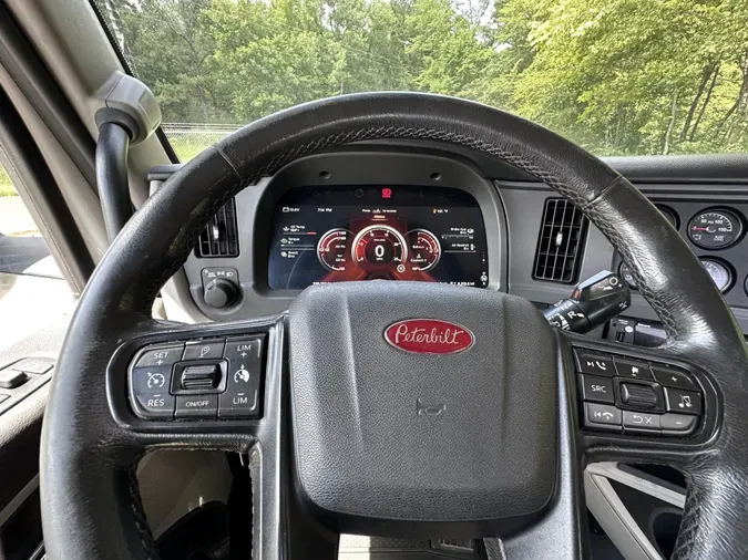 2022 Peterbilt 579